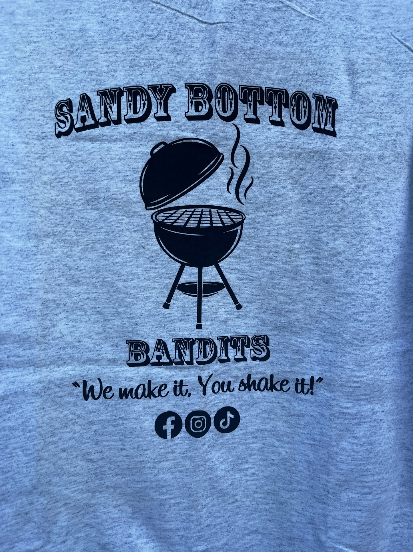 We make it You shake it shirt medium